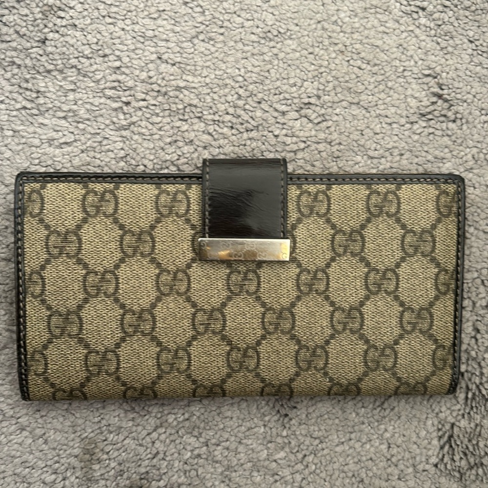 Old well loved GUCCI WALLET MONOGRAM